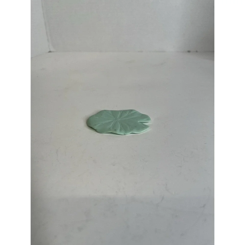LPS ACCESSORY or doll house part Green leaf